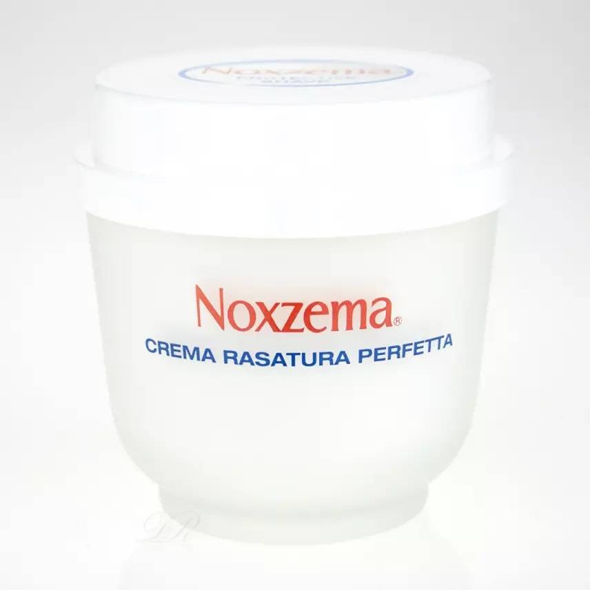 Noxzema Classic Perfect Shave Cream with Hyaluronic Acid and Vitamin E