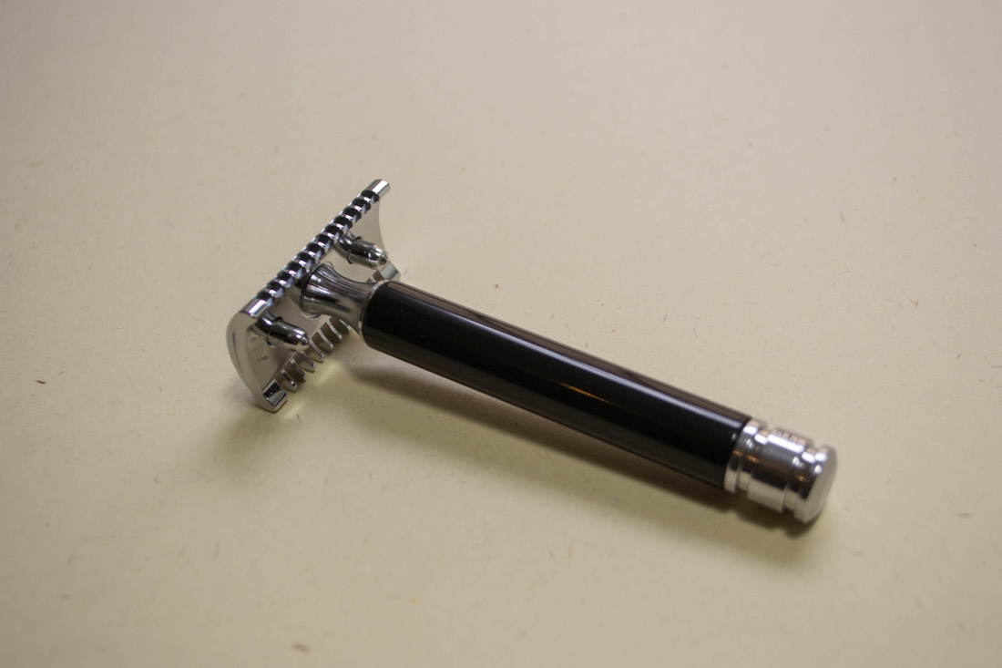 Fatip Nobile Black Tie Original (Open Comb) Double Edge Safety Razor